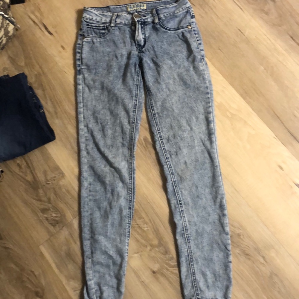Paris blue jeans size 5. Makes the booty pop!!!!